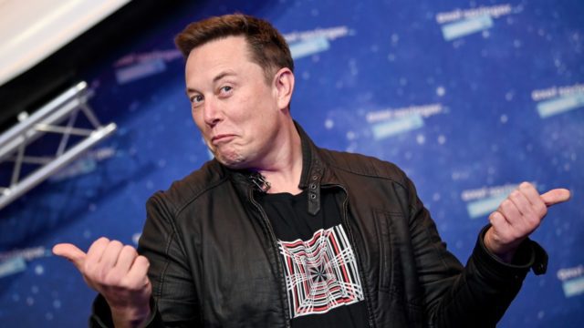 Musk cuestiona explicación del director de Twitter sobre cuentas falsas