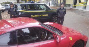 Capturan a joven italiano por falsificar un Ferrari F430 artesanal